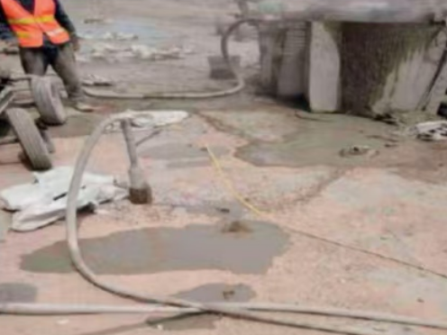 泽库水泥混凝土路面板底注浆技术 路面脱空注浆整治方案