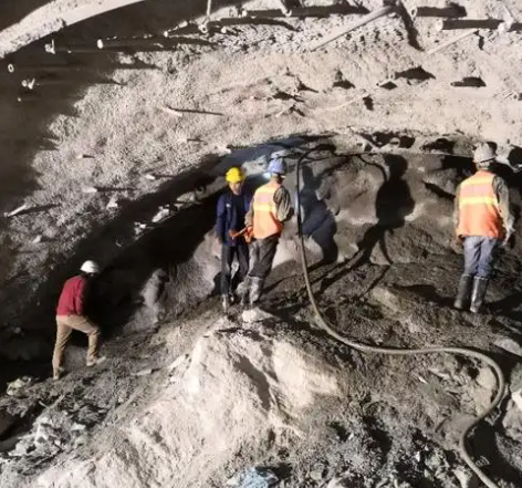 泽库拱顶带模注浆料的施工流程及注意事项